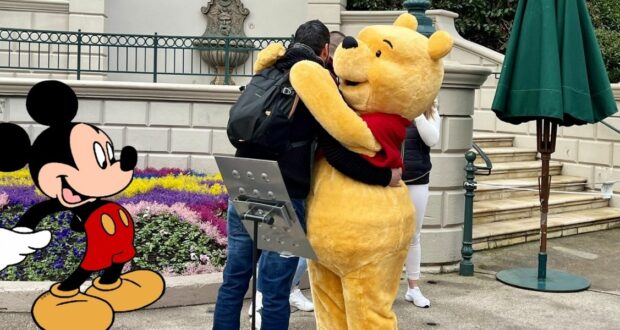 pooh-hug-happy-mickey